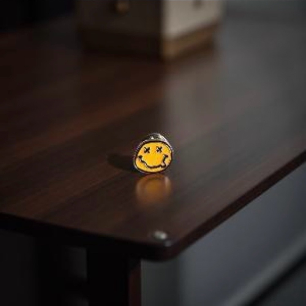 Gold Tone Smiley Nirvana Style Face Lapel Pin Button • Gift • Holiday Y2K • 90s